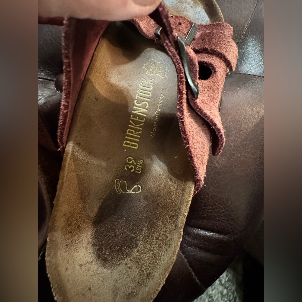Birkenstock Arizona Burgundy
Suede Sandals size 39 - Picture 5 of 8